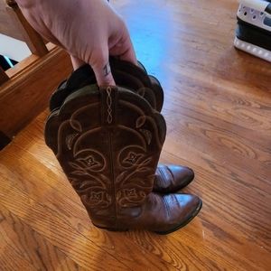 Ariat brown boots 9